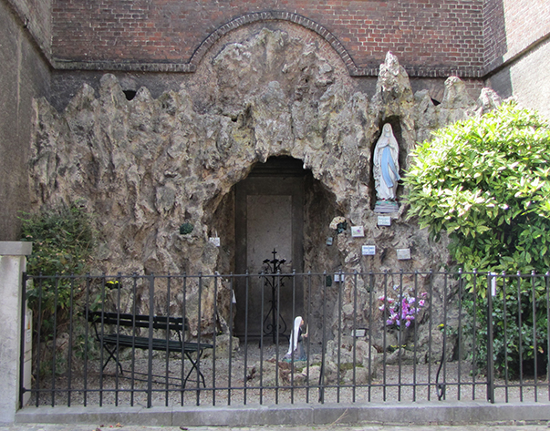 façade est grotte de Lourdes